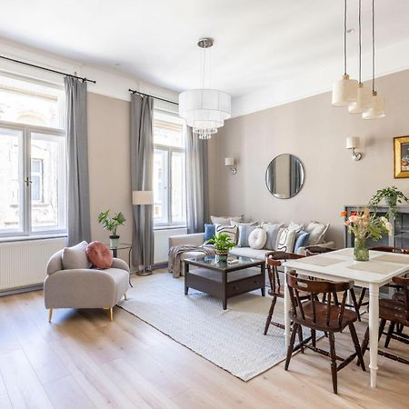 Charming Central Dream Home & Retreat By Prestige Homes Budapest Luaran gambar